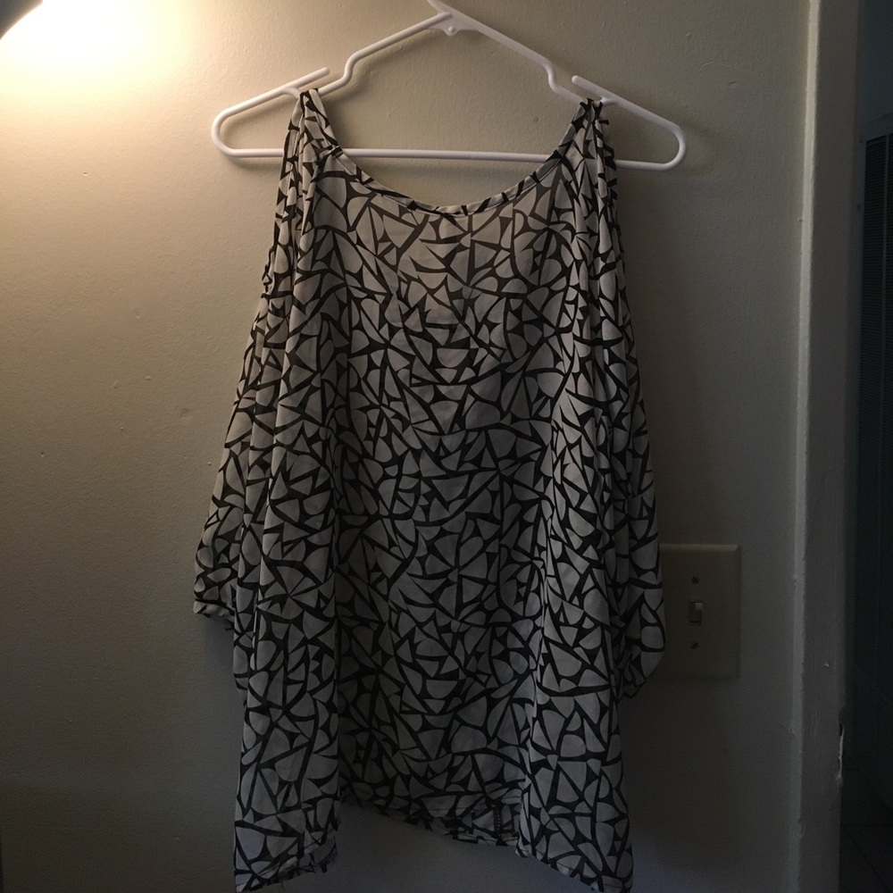 Black and white blouse with gold buttons - Picture 4 of 4