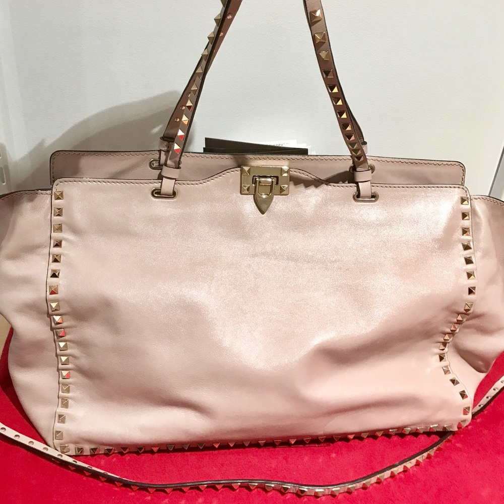 Authentic Valentino Rockstud Medium Blush Tote - Picture 2 of 8