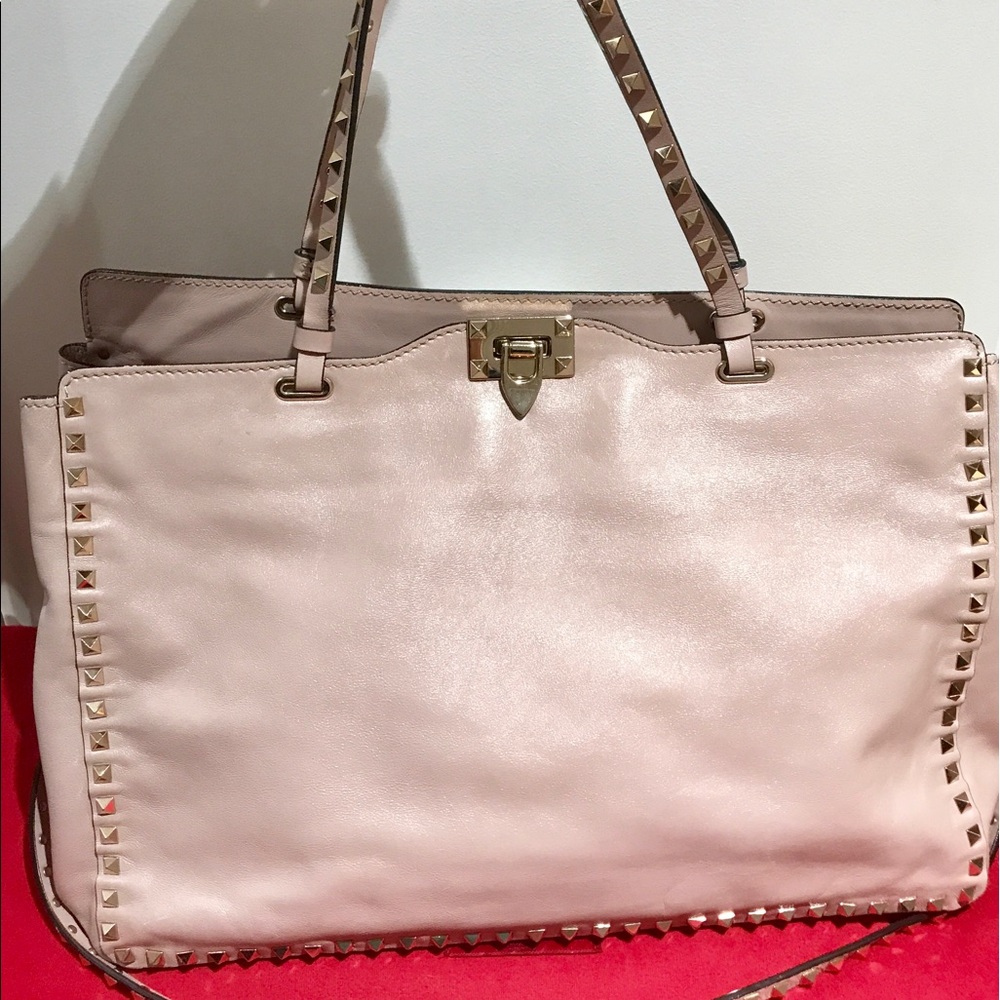 Authentic Valentino Rockstud Medium Blush Tote - Picture 3 of 8