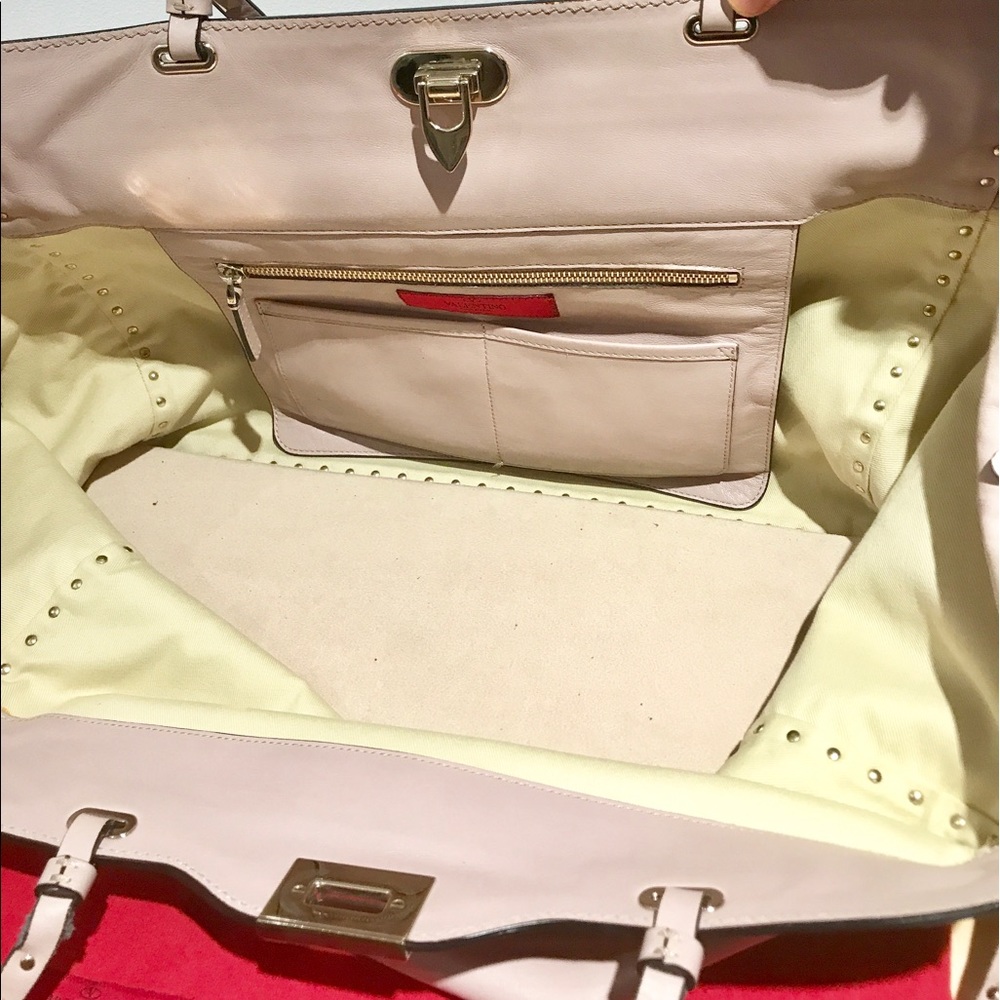 Authentic Valentino Rockstud Medium Blush Tote - Picture 5 of 8