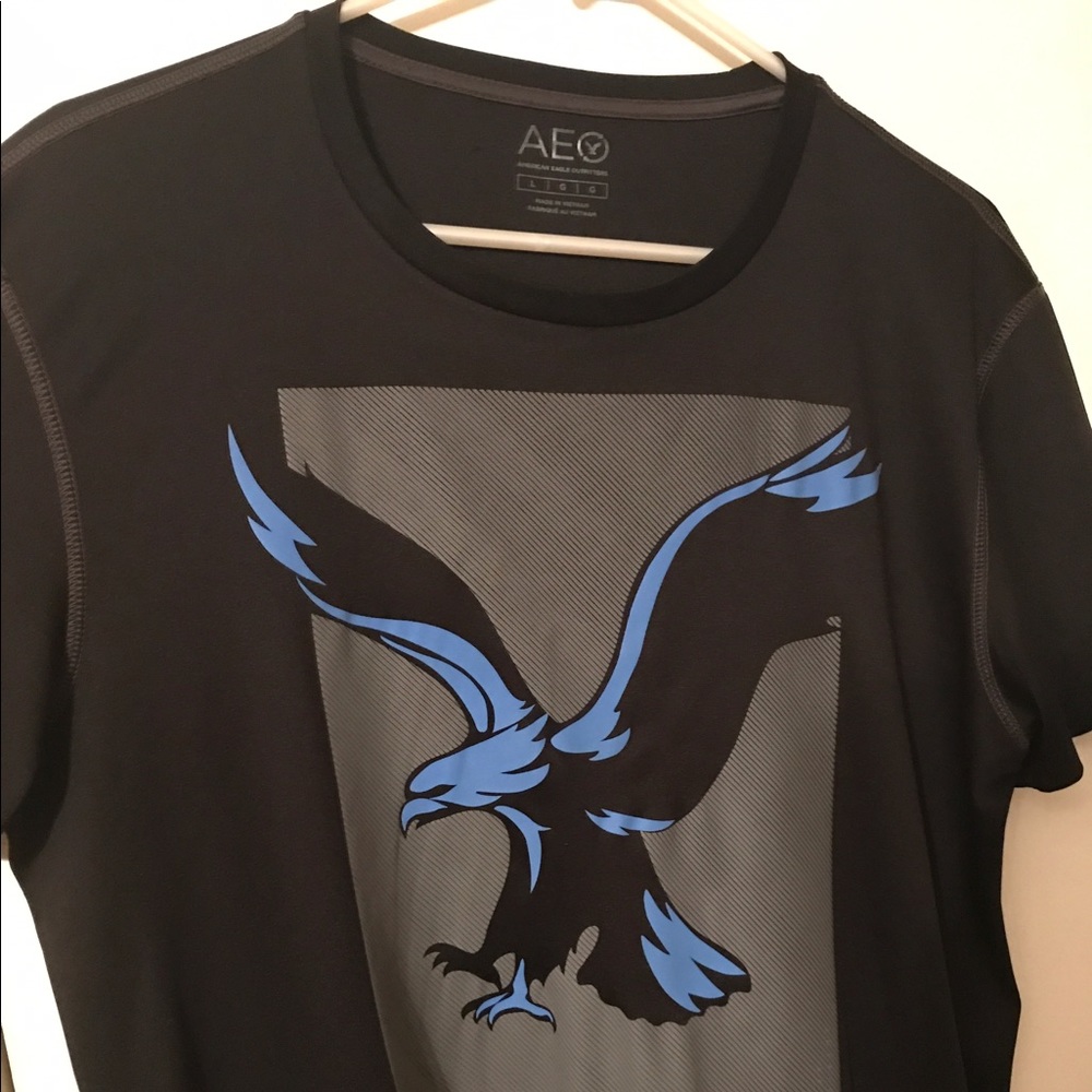 American Eagle Outfitters T - Shirt