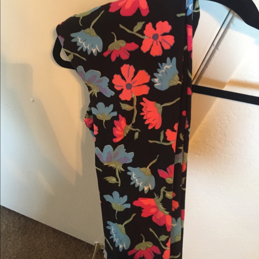 Brand new OS LulaRoe floral print leggings