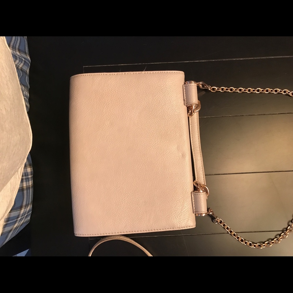 Light grey Crossbody bag with chain strap! - Picture 2 of 3
