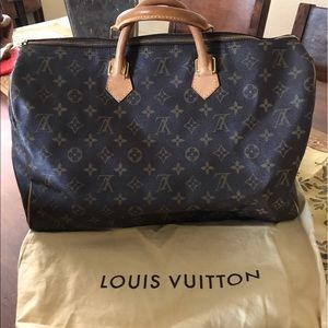 LV Speedy Handbag- Excellent condition! Large -40