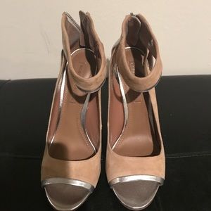 BCBG MAXAZRIA HIGH HEELS