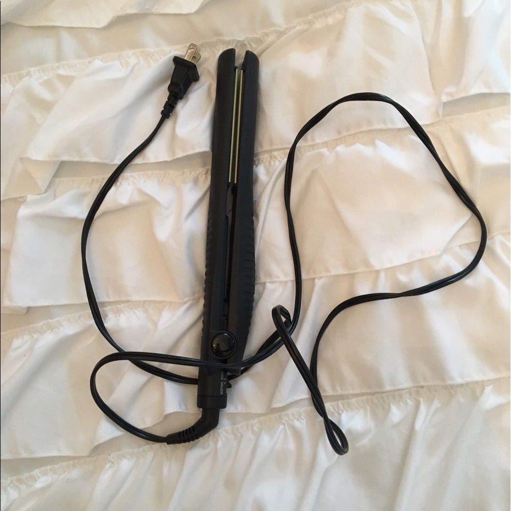 brand new black conair straightener
