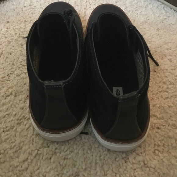 Steve Madden Suede Chukka boots