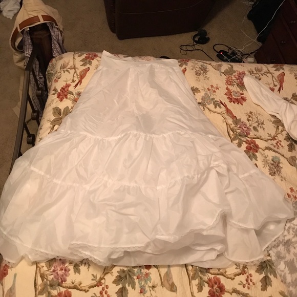 Wedding Dress - Picture 5 of 8