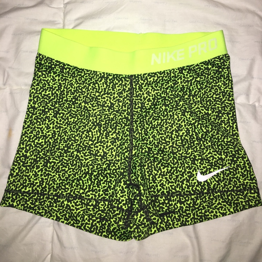 Nike pro women spandex size Medium