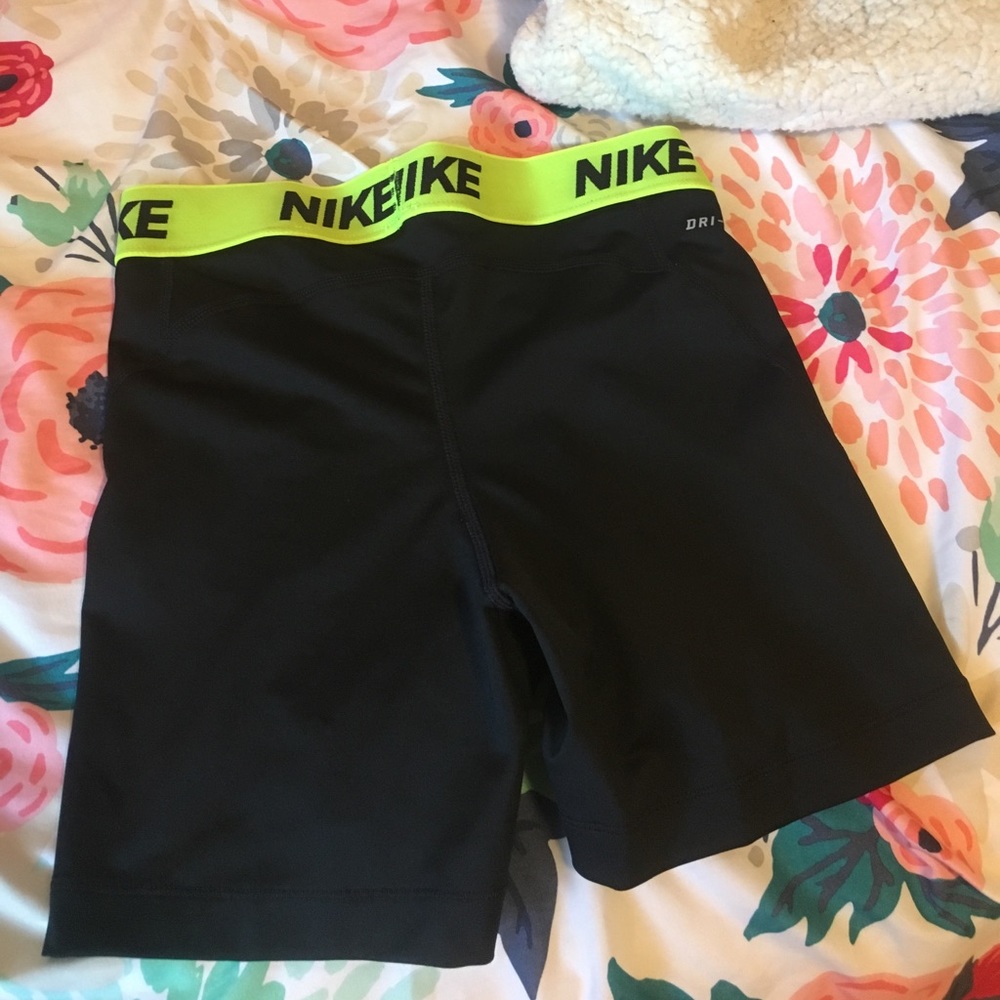 Nike - Picture 2 of 2