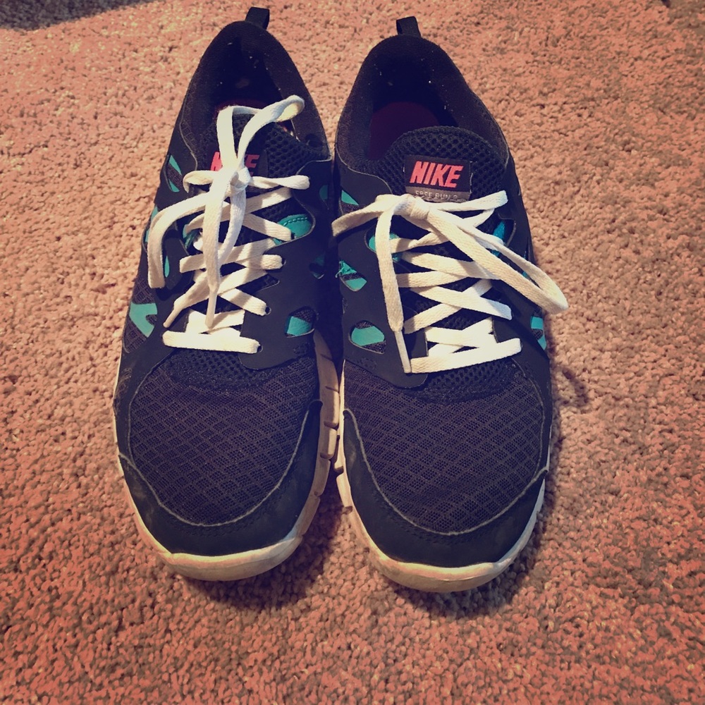 Nike free run tennis shoes