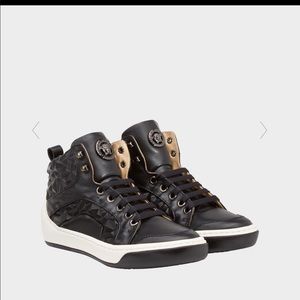 Meet your Posher, Connie