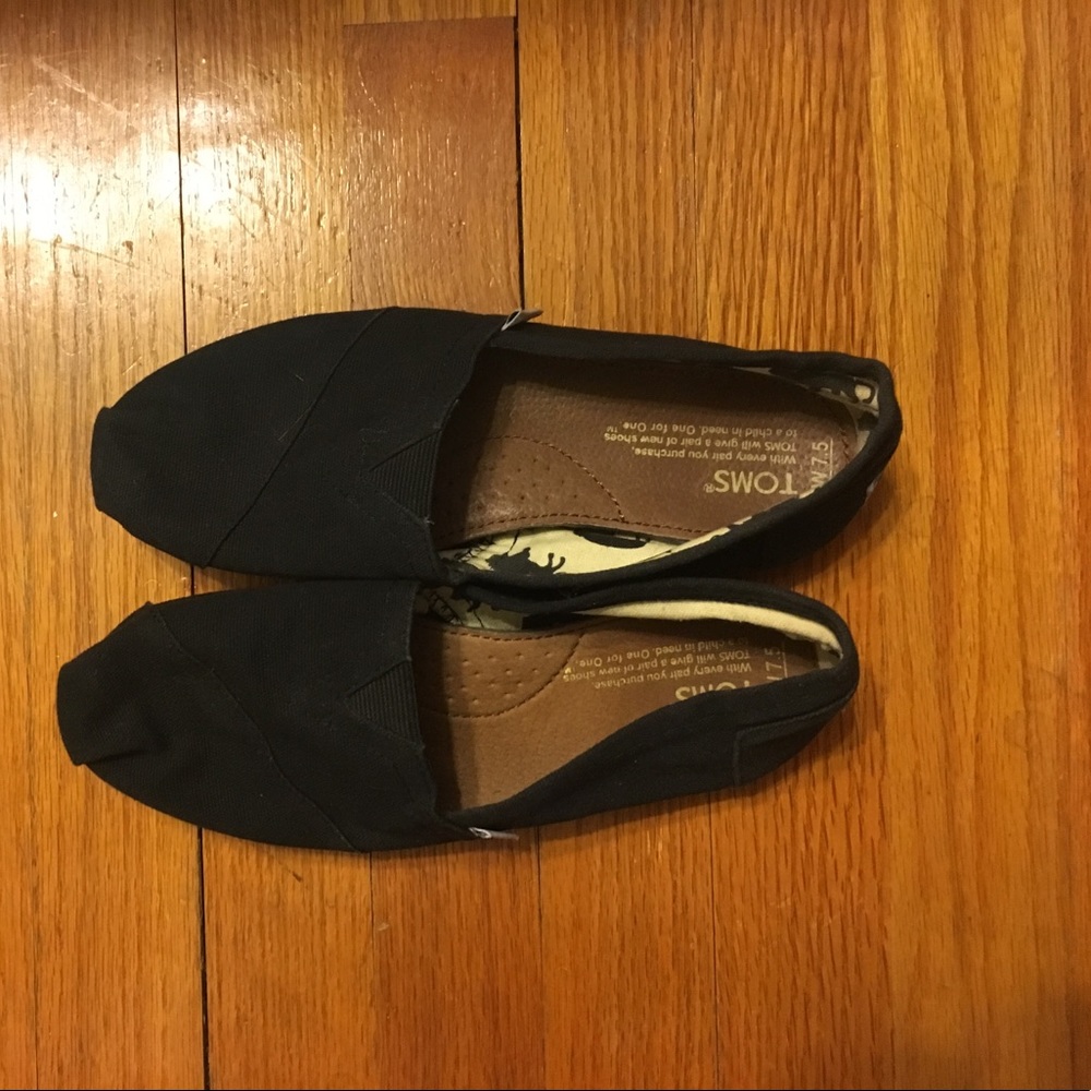 Black TOMS