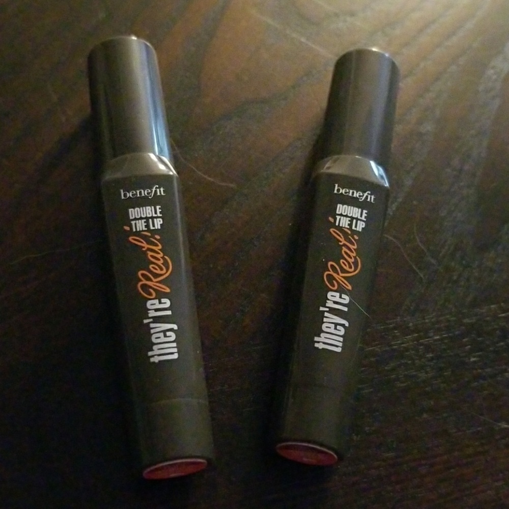 Benefit they're real double the lip
