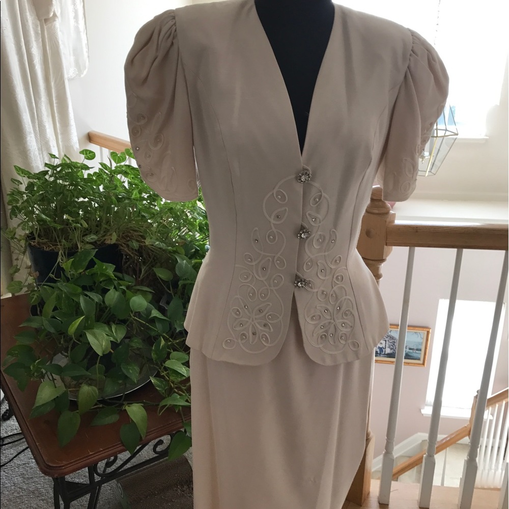 Ladies suit