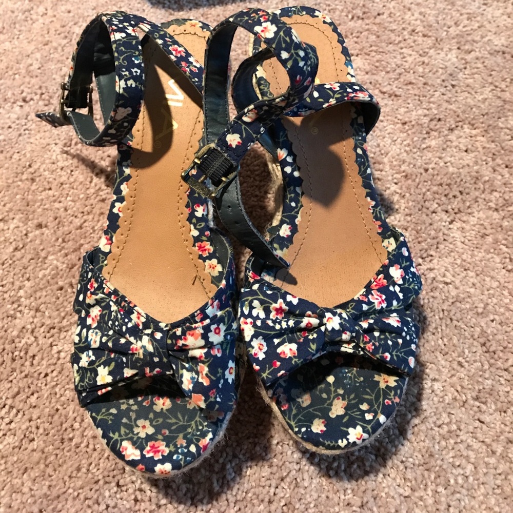 Mia blue floral wedge