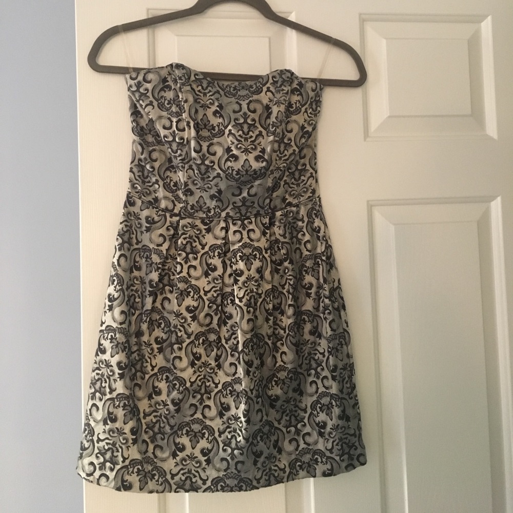 Strapless dress
