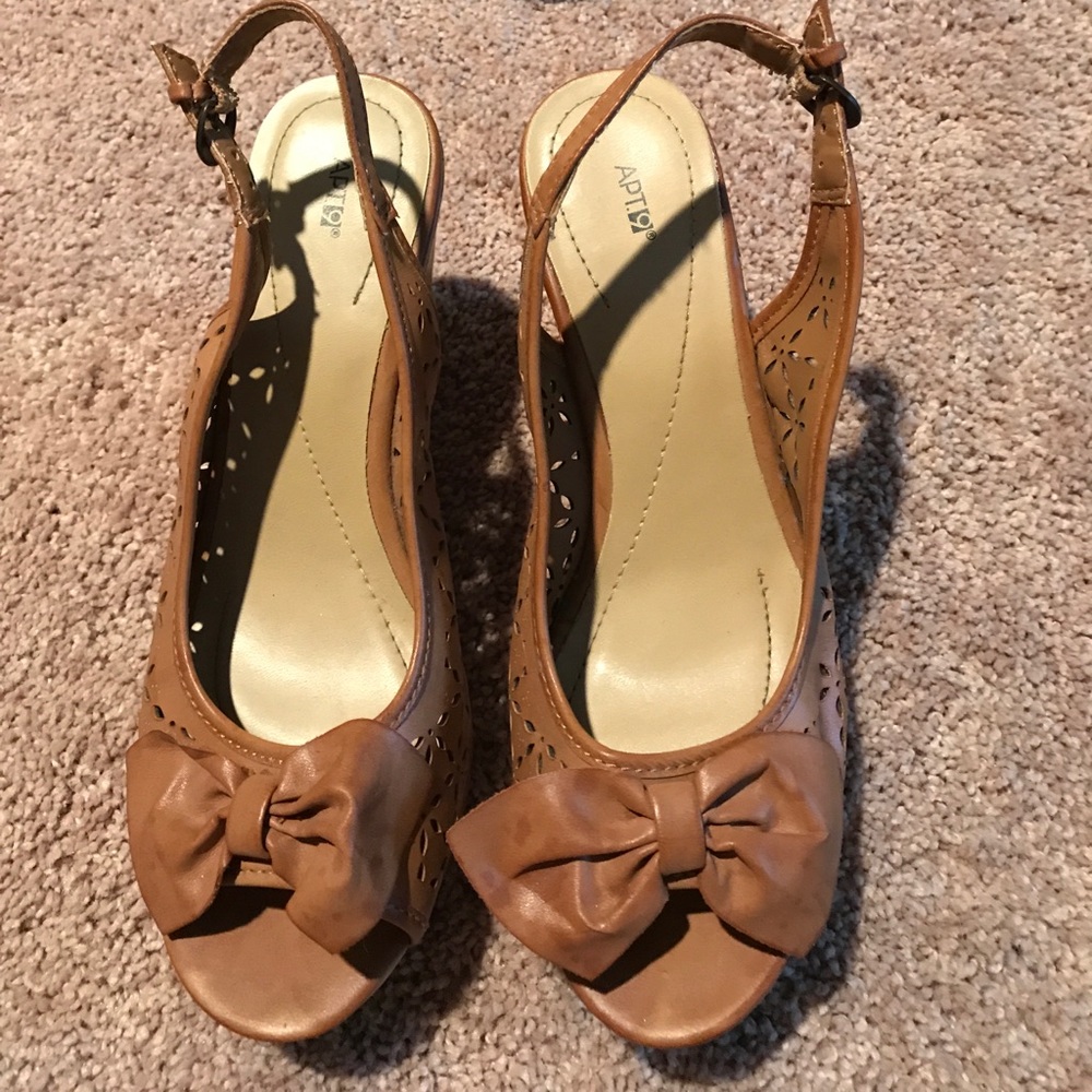 Apt 9 tan wedges
