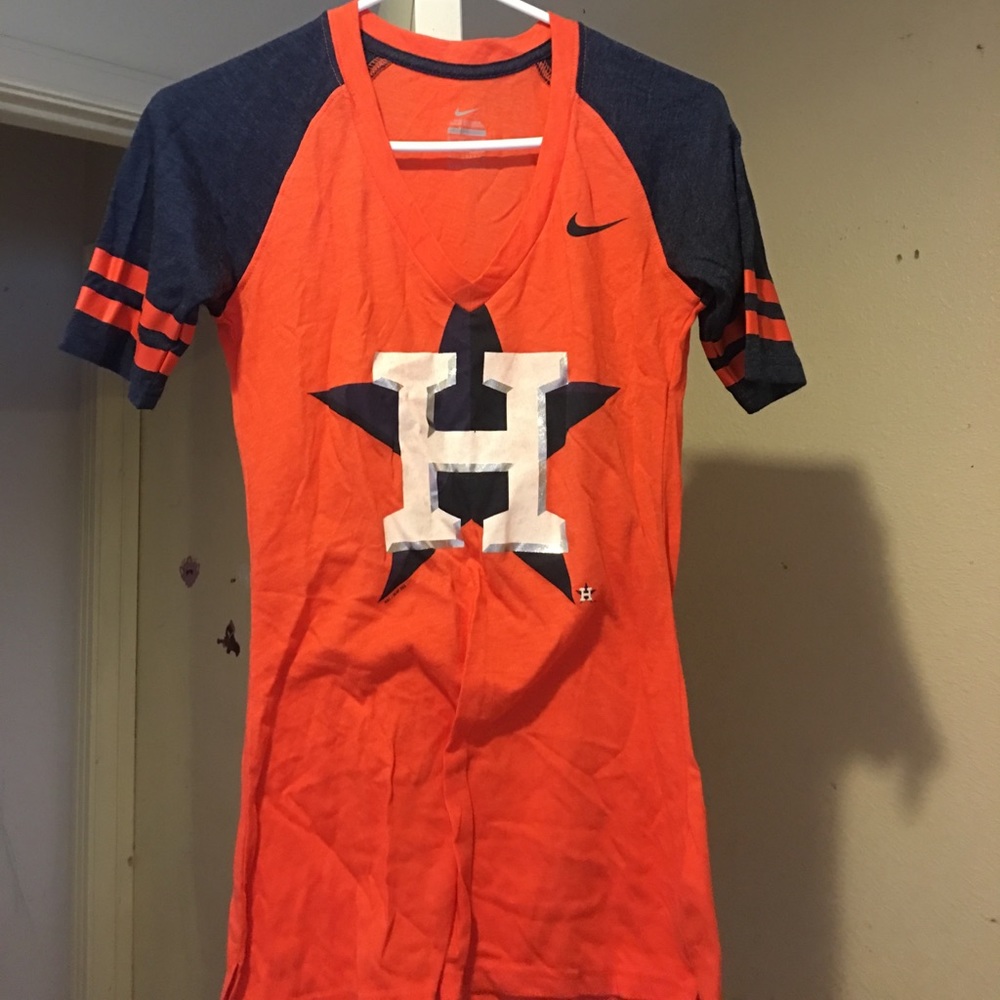 It's XS, but fit me big so I'd say a small.