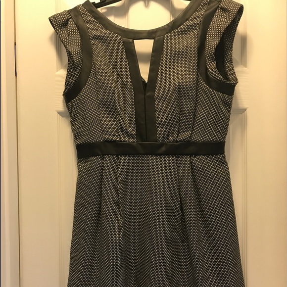 Faux leather trim cap sleeve dress - Picture 2 of 3