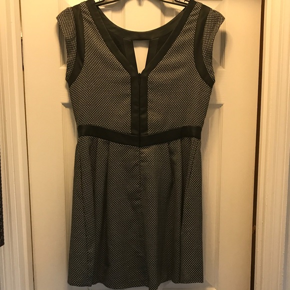 Faux leather trim cap sleeve dress - Picture 3 of 3