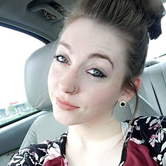 Meet your Posher, Danielle - Picture 1 of 1