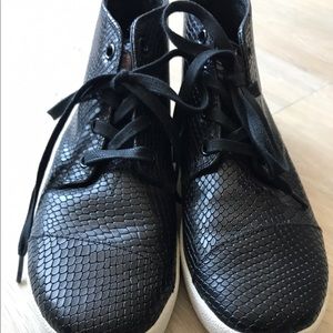 Toms Paseo Snake Print Mid-Top Sneaker