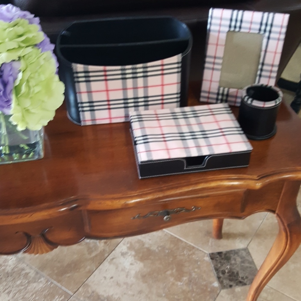 Desk accessories