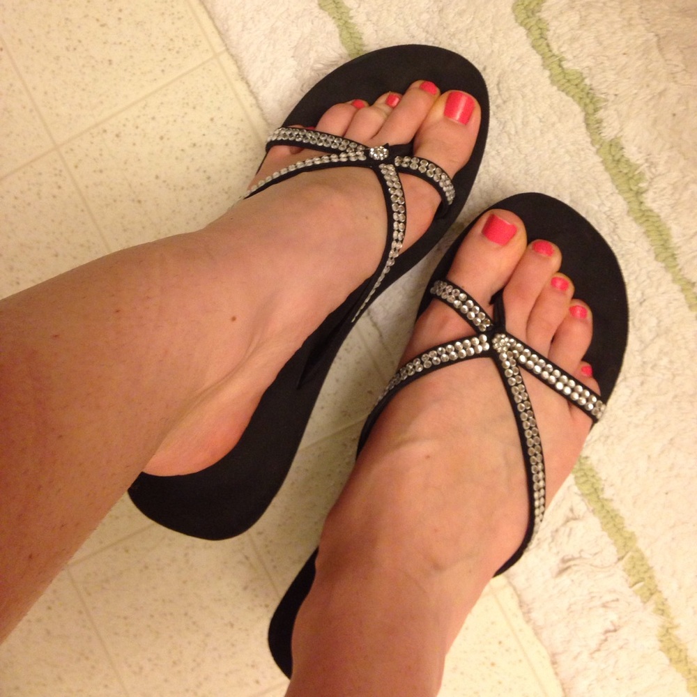 EUC Skechers rhinestone wedge flip flops