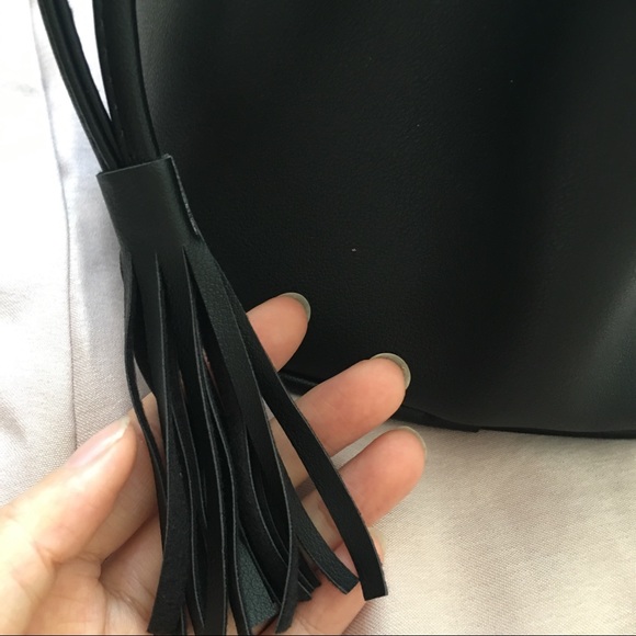 Back in Stock black bucket bag - Picture 4 of 7