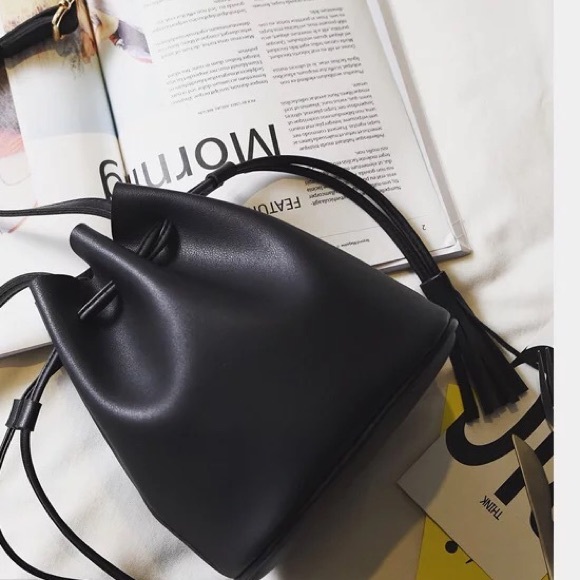 Back in Stock black bucket bag - Picture 5 of 7