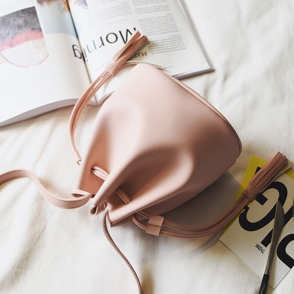 Back in Stock black bucket bag - Picture 6 of 7