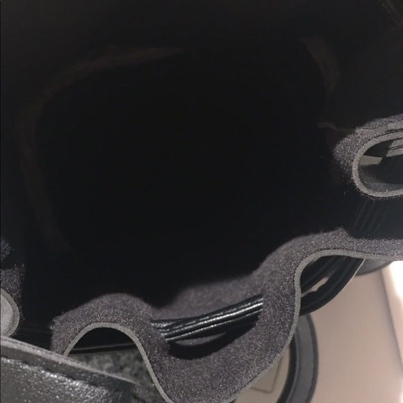 Back in Stock black bucket bag - Picture 7 of 7