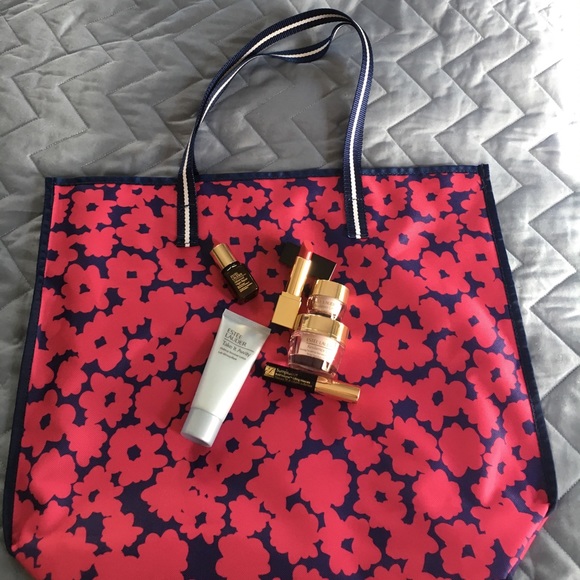 Estee Lauder Other - Brand new Estée Lauder tote with deluxe samples Estee Lauder Other - Brand new Estée Lauder tote with deluxe samples