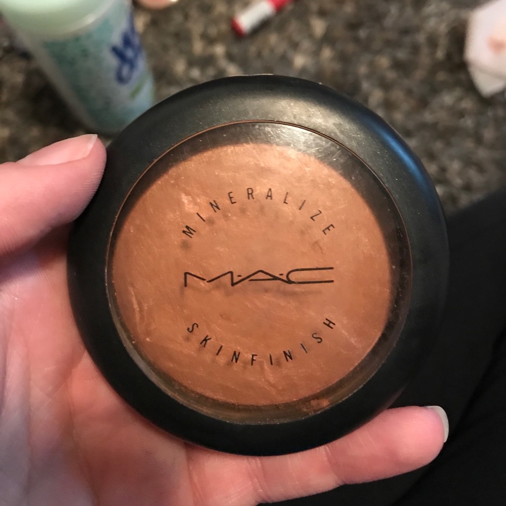 MAC Sunny By Nature mineralize skinfinish