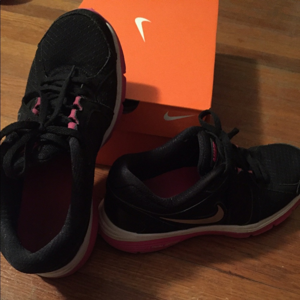 Nike tennis shoes