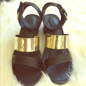 Zara Women 36 Black & Gold Ankle Strap Sandal.