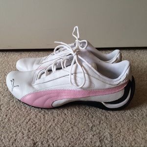 Preowned women's size 7 puma drift cat II