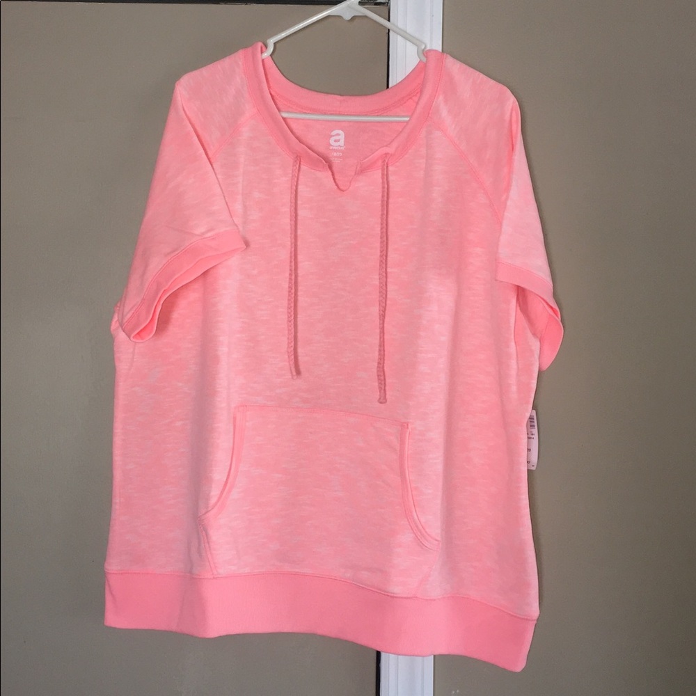 *NWT* Avenue Short Sleeve Sweatshirt 👚