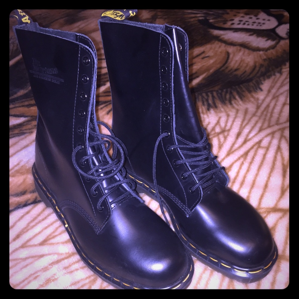 Doc Marten Classic Combat Boot