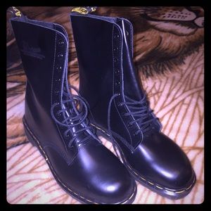 Doc Marten Classic Combat Boot
