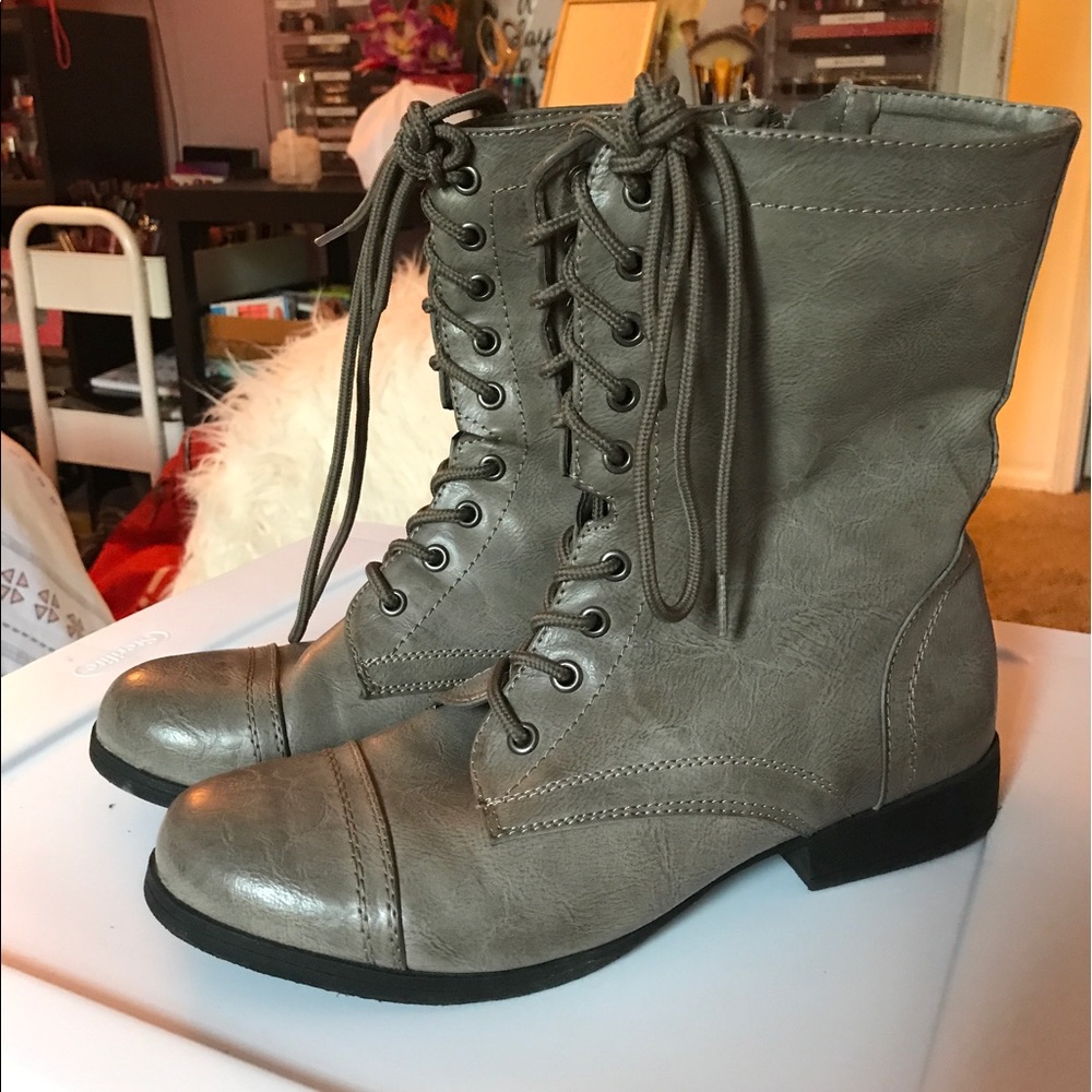 Light Grey Target Boots