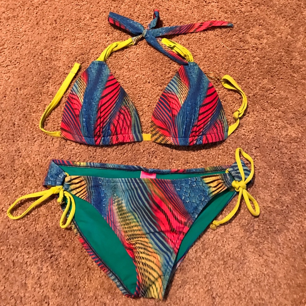 Never worn colorful bikini
