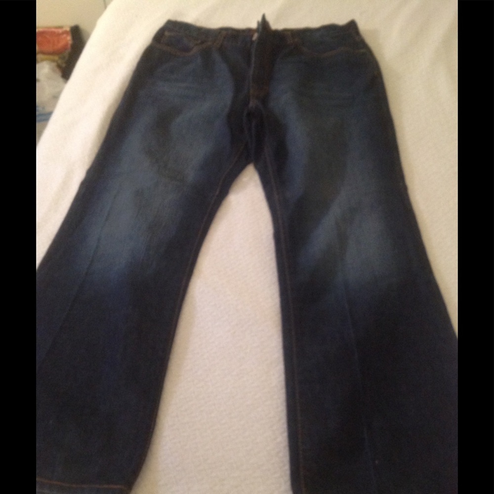 Like New! AE Blue Jeans - Shop & Help Shelters