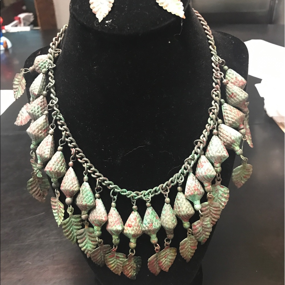 Matching necklace and earrings!!