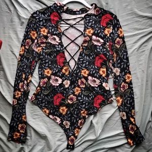 🌺FLORAL LACE UP BODY SUIT 🌺