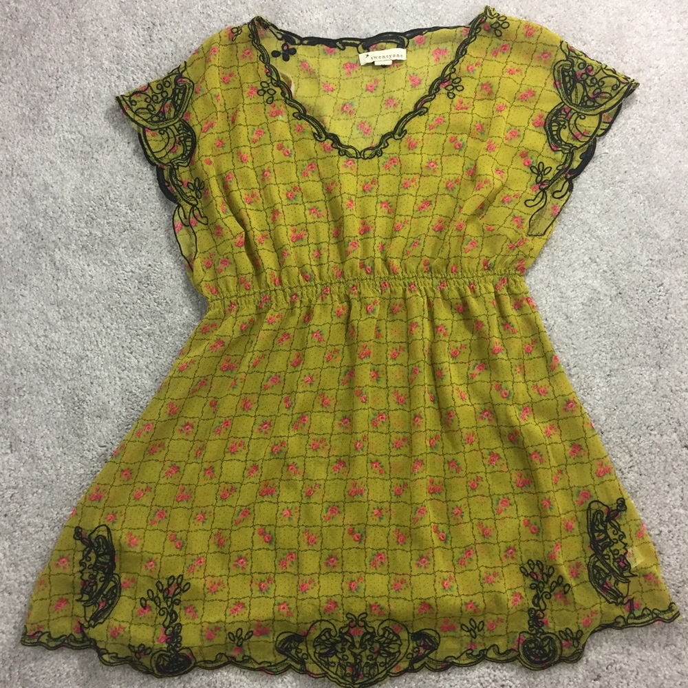 Women's TwentyOne Mustard Floral blouse SZ Medium