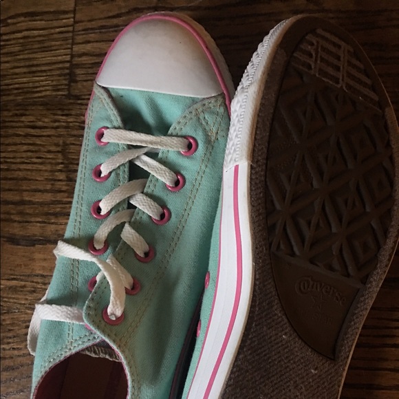 Converse shoes, size 8 - Picture 1 of 3