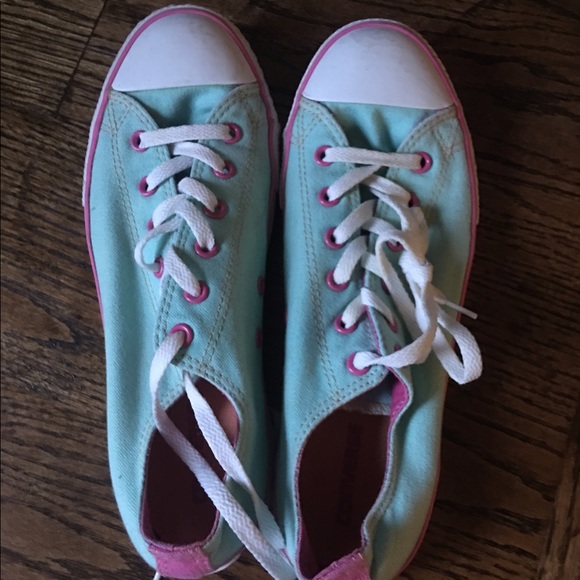 Converse shoes, size 8 - Picture 2 of 3