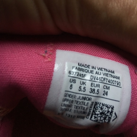 Converse shoes, size 8 - Picture 3 of 3